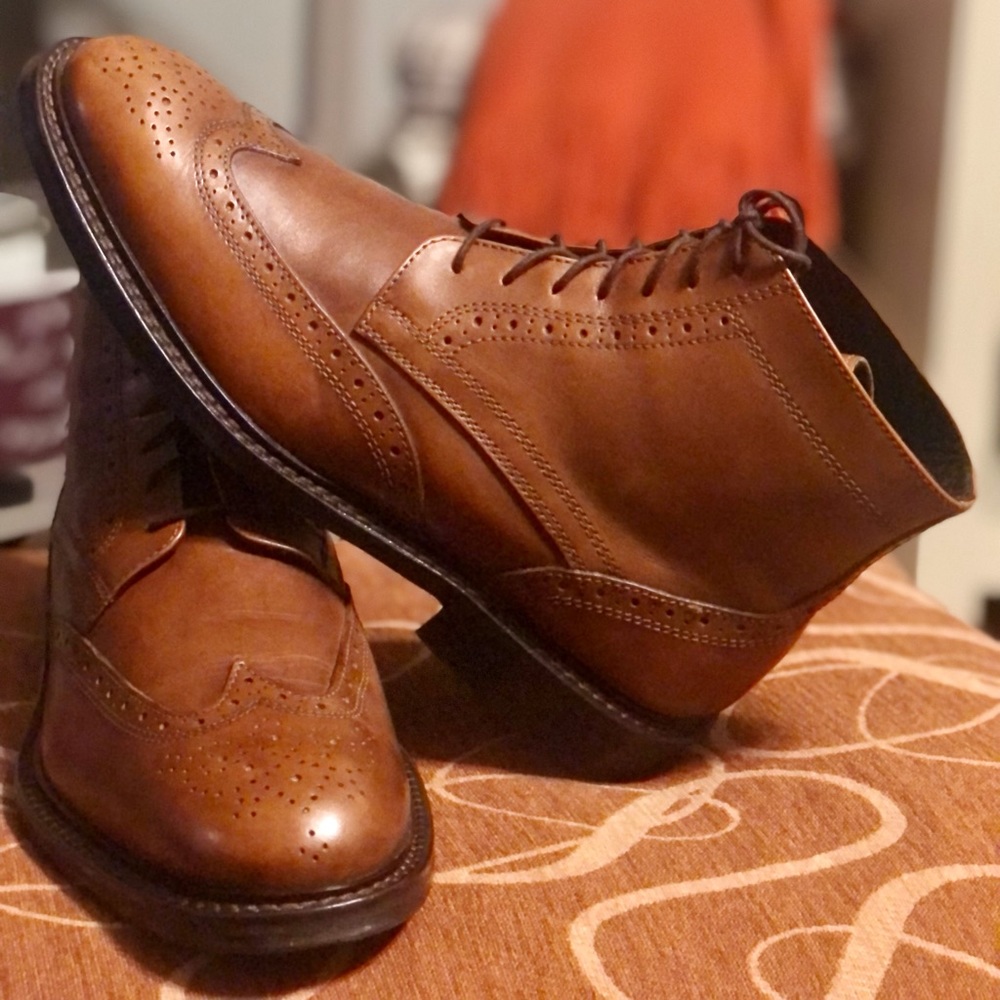 BUGATCHI Leather Wingtip Boots
